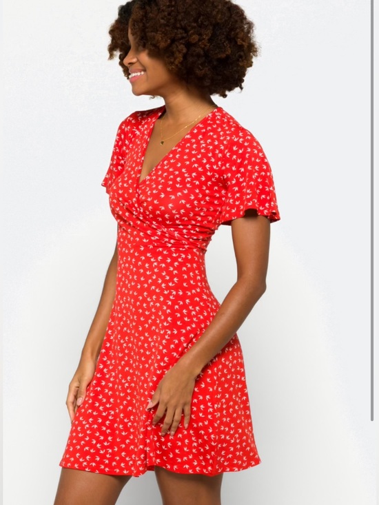 41 Hawthorn Dresses & Skirts - Red Short Sleeve V-Neck Wrap Dress